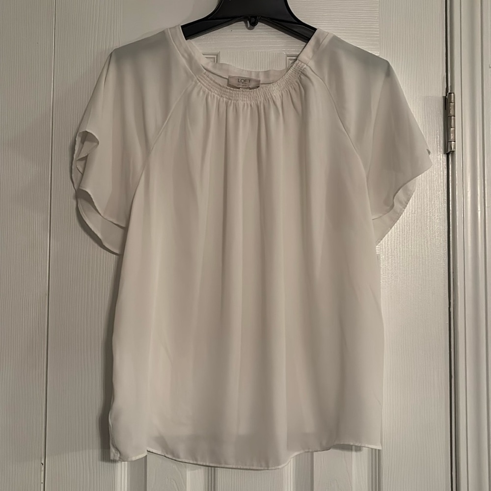 LOFT Outlwt cream mixed media short sleeve blouse; size Large petite